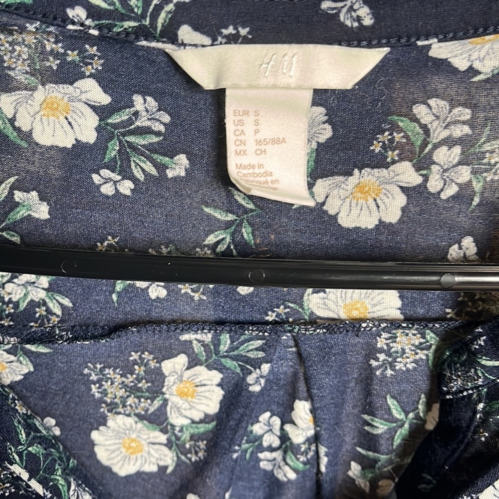 H&M blouse - Picture 2 of 3